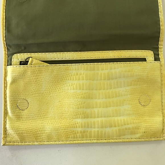 Cute yellow handbag clutch with inside pocket - Picture 4 of 6